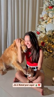 Larissa Manoela feet photo thumbnail