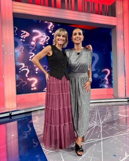 Caterina Balivo feet photo thumbnail