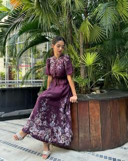 Anushka Sen feet photo thumbnail