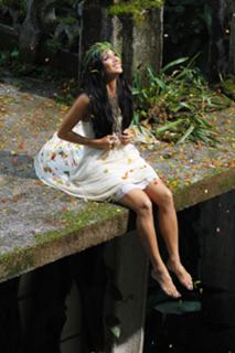Nicole Scherzinger feet photo thumbnail