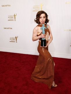 Aubrey Plaza feet photo thumbnail