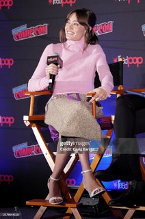 Ella Purnell feet photo thumbnail