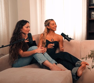 Alexis Ren feet photo thumbnail