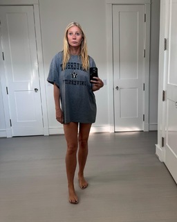 Gwyneth Paltrow feet photo thumbnail