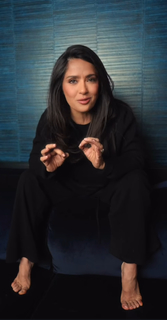 Salma Hayek feet photo thumbnail