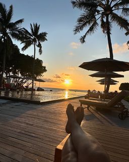Hina Khan feet photo thumbnail