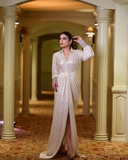 Raveena Tandon feet photo thumbnail