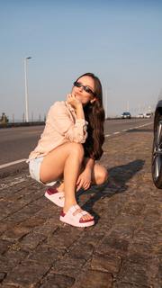 Larissa Manoela feet photo thumbnail