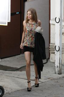 AnnaLynne McCord feet photo thumbnail