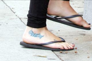 Lea Michele feet photo thumbnail