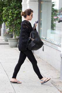 Lea Michele feet photo thumbnail