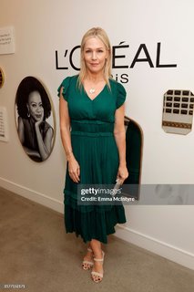 Jennie Garth feet photo thumbnail