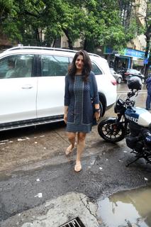 Raveena Tandon feet photo thumbnail