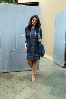 Raveena Tandon feet photo thumbnail