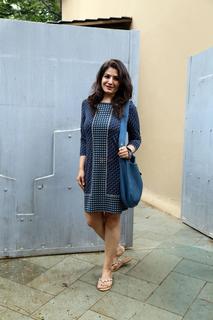 Raveena Tandon feet photo thumbnail