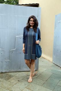 Raveena Tandon feet photo thumbnail