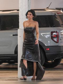 Kylie Jenner feet photo thumbnail