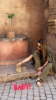 Alessandra Ambrosio feet photo thumbnail