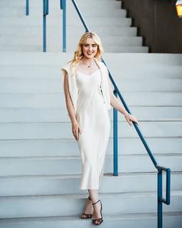 Kathryn Newton feet photo thumbnail