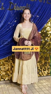 Jannat Zubair Rahmani feet photo thumbnail
