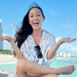 Kino MacGregor feet photo thumbnail
