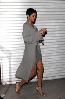 Rihanna feet photo thumbnail