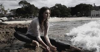 Phoebe Tonkin feet photo thumbnail
