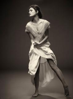 Phoebe Tonkin feet photo thumbnail
