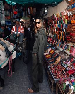 Alessandra Ambrosio feet photo thumbnail