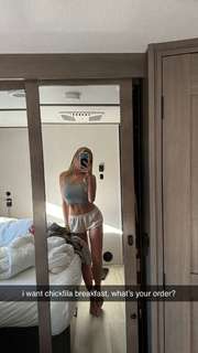 Corinna Kopf feet photo thumbnail