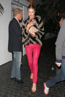 Rosie Huntington-Whiteley feet photo thumbnail
