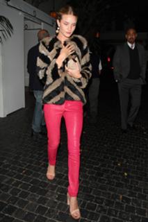 Rosie Huntington-Whiteley feet photo thumbnail