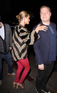 Rosie Huntington-Whiteley feet photo thumbnail