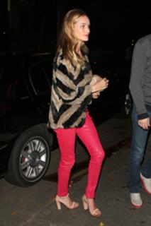 Rosie Huntington-Whiteley feet photo thumbnail
