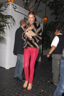 Rosie Huntington-Whiteley feet photo thumbnail