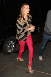 Rosie Huntington-Whiteley feet photo thumbnail