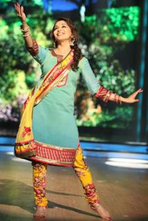 Madhuri Dixit feet photo thumbnail