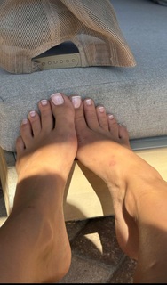Corinna Kopf feet photo thumbnail