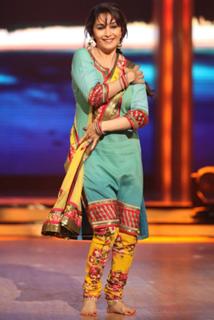 Madhuri Dixit feet photo thumbnail