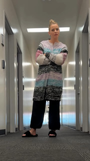 Elizabeth Banks feet photo thumbnail