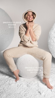 Lola Weippert feet photo thumbnail