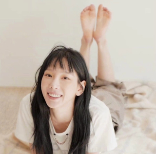 Taeyeon feet photo 4