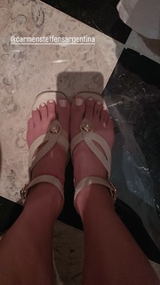 Nicole Neumann feet photo thumbnail