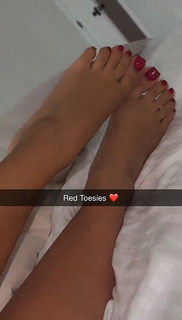 Queen Naija feet photo thumbnail