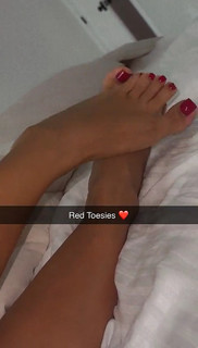 Queen Naija feet photo thumbnail
