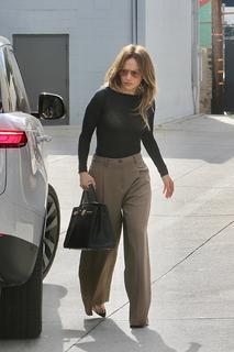 Jennifer Lopez feet photo thumbnail