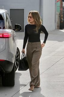 Jennifer Lopez feet photo thumbnail