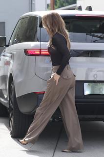 Jennifer Lopez feet photo thumbnail