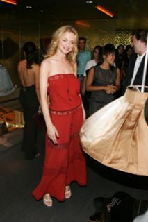 Heather Graham feet photo thumbnail
