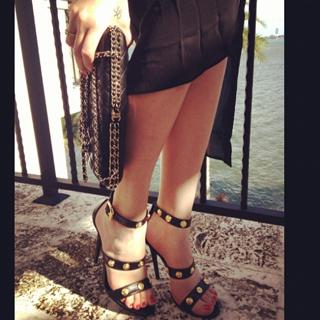 Khloé Kardashian feet photo thumbnail